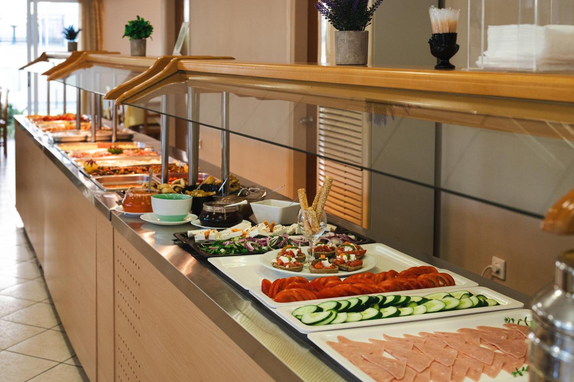 Village Inn Studios & Family Apartments ลากานาส ภายนอก รูปภาพ