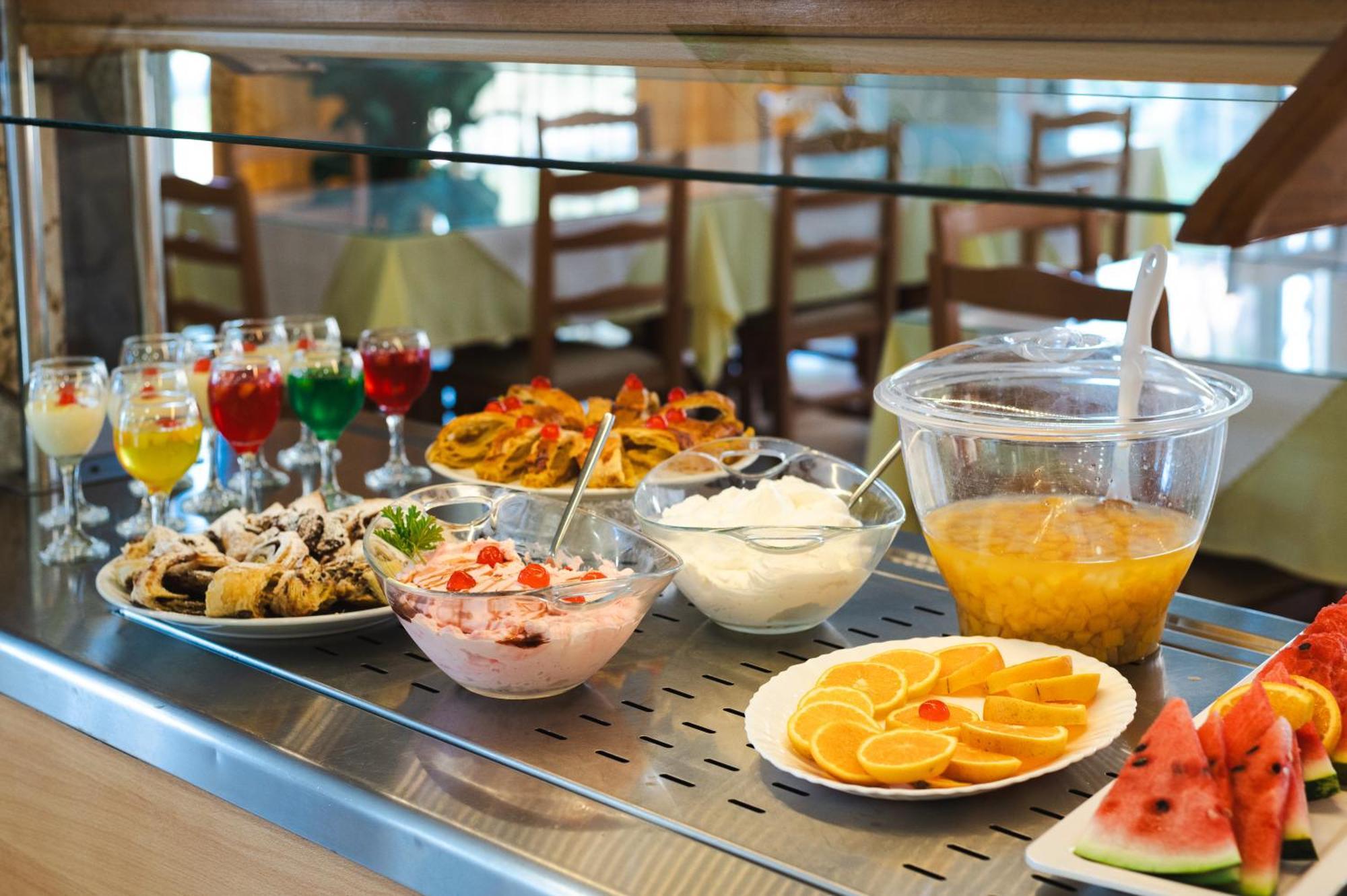 Village Inn Studios & Family Apartments ลากานาส ภายนอก รูปภาพ