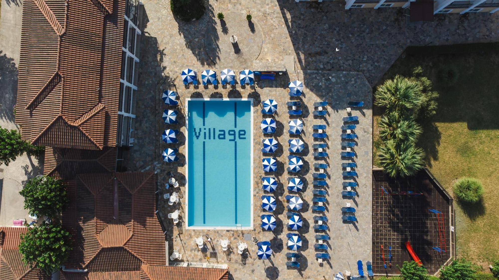 Village Inn Studios & Family Apartments ลากานาส ภายนอก รูปภาพ