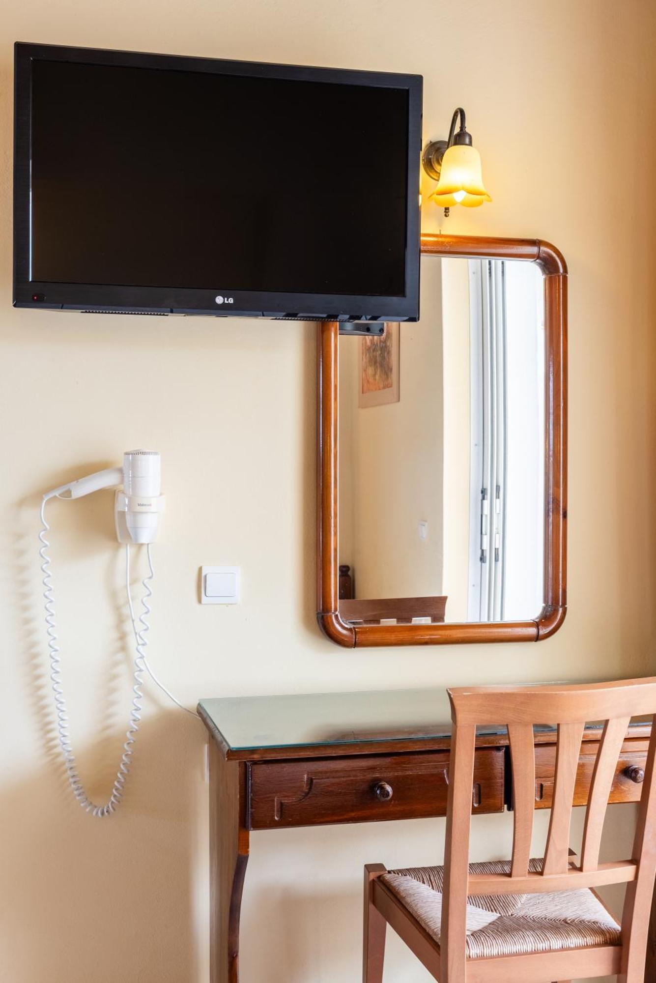 Village Inn Studios & Family Apartments ลากานาส ภายนอก รูปภาพ