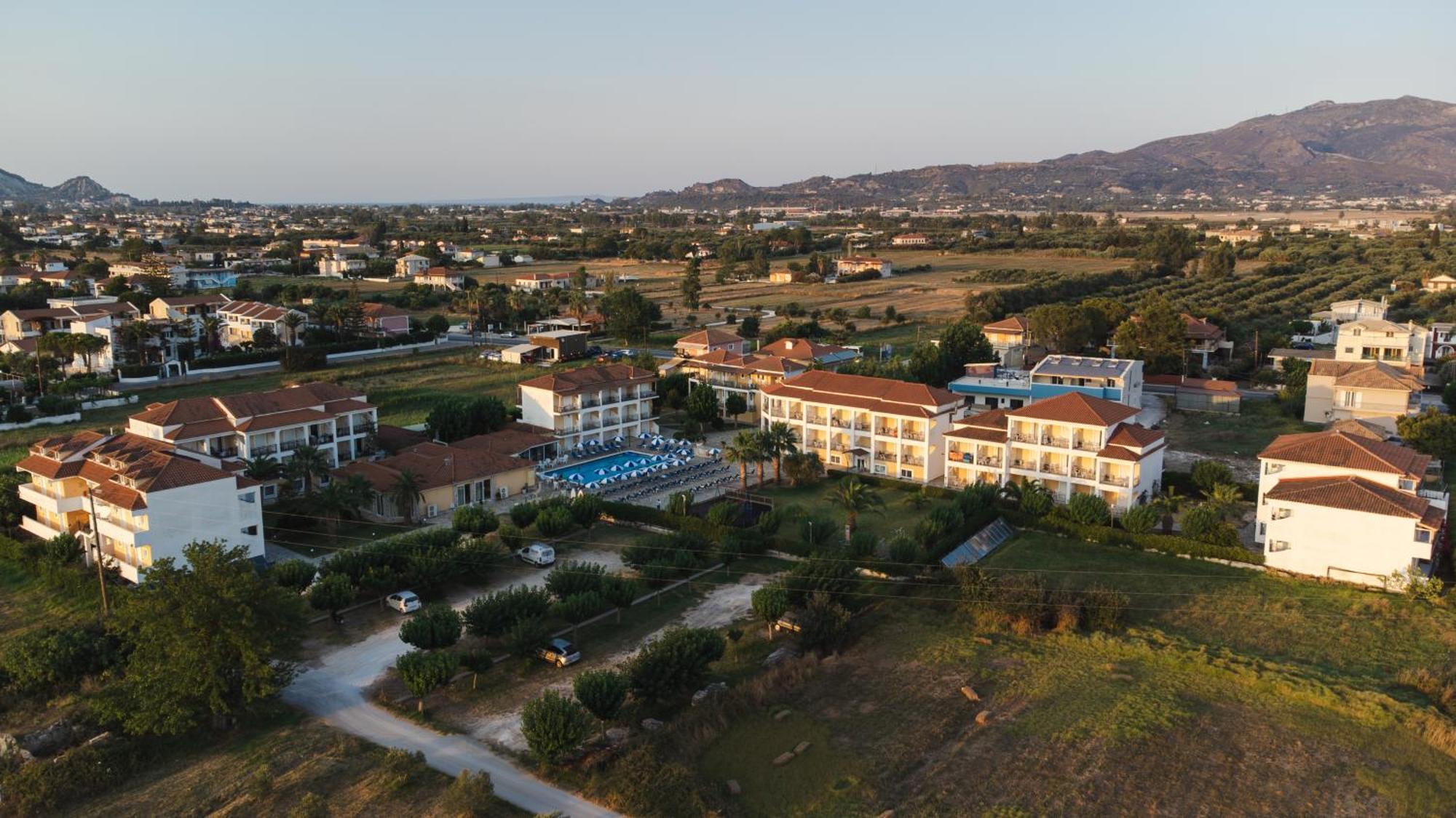 Village Inn Studios & Family Apartments ลากานาส ภายนอก รูปภาพ
