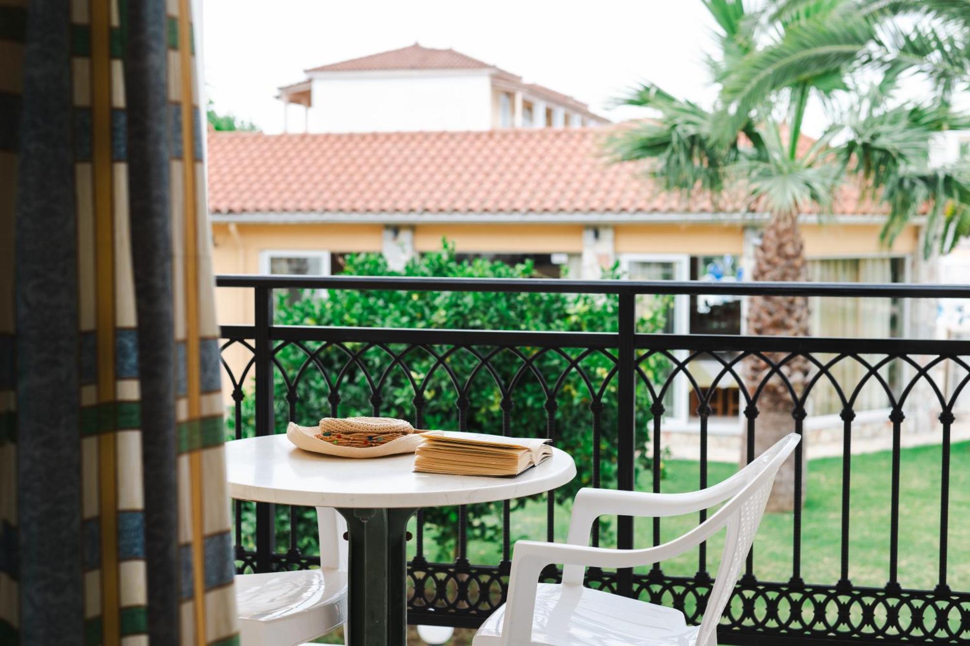 Village Inn Studios & Family Apartments ลากานาส ภายนอก รูปภาพ