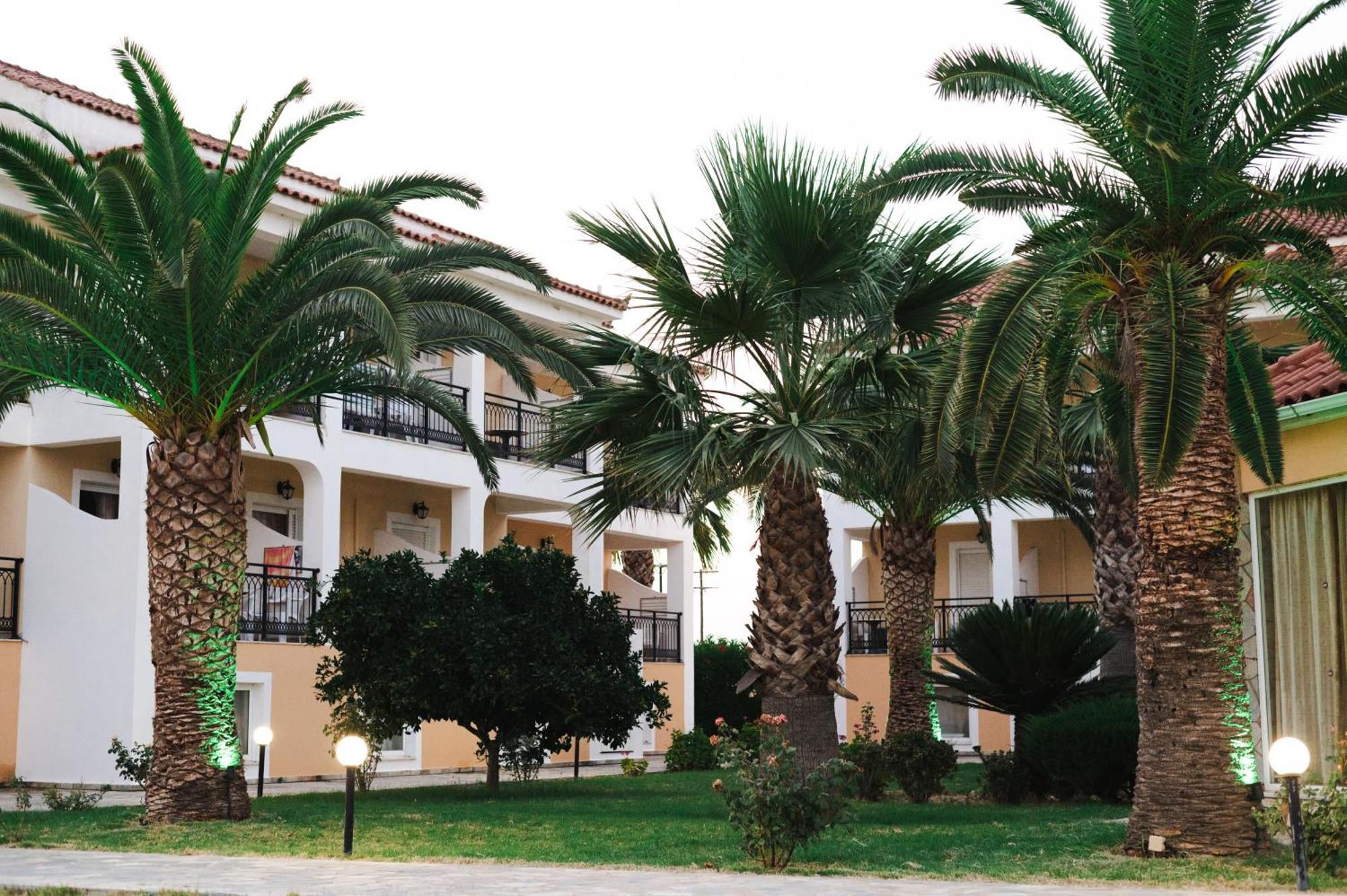 Village Inn Studios & Family Apartments ลากานาส ภายนอก รูปภาพ
